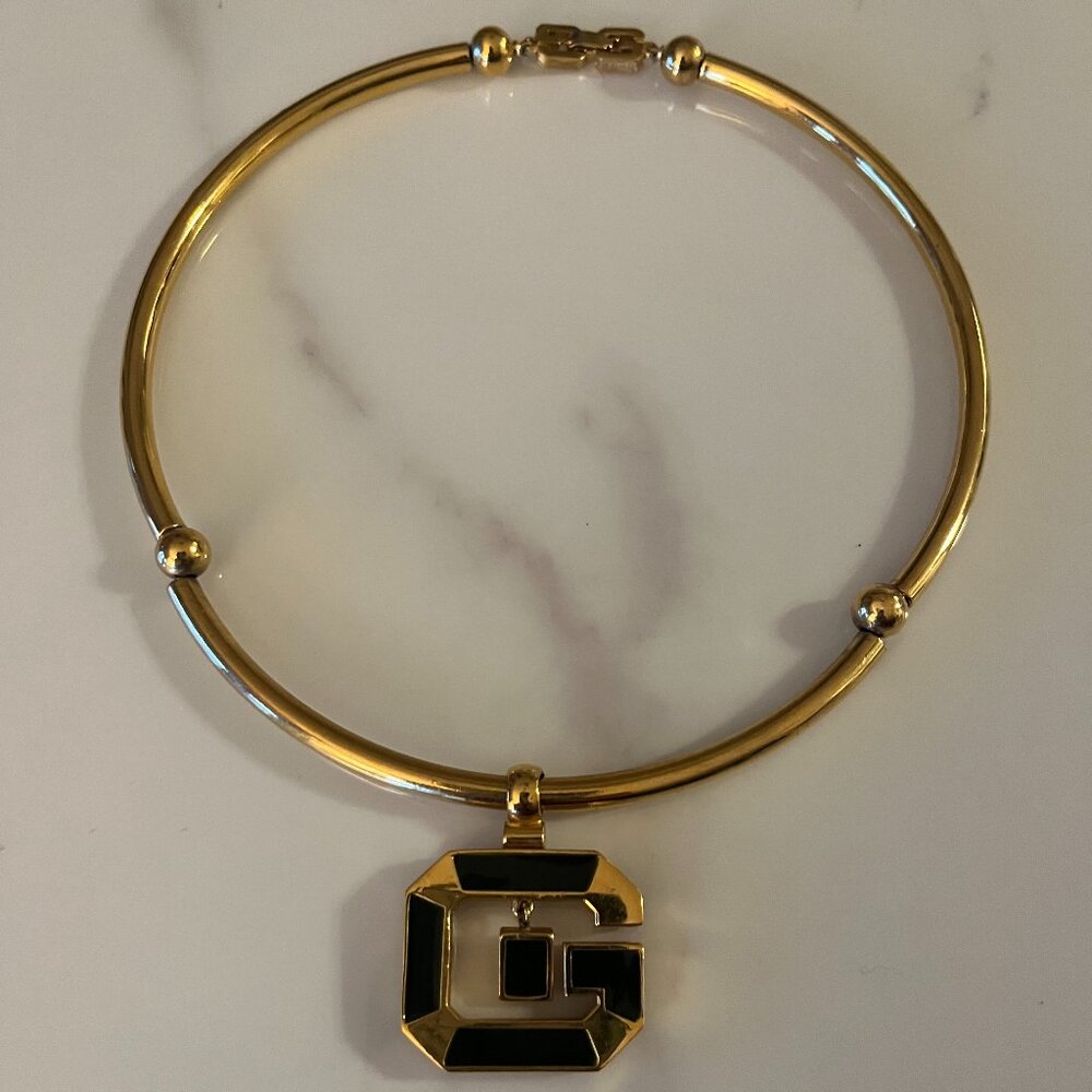 Givenchy Enamel G Vintage Necklace Gold Plated - Picture 3 of 10